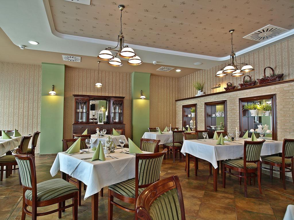 Hotel Fajkier Kroczyce Ngoại thất bức ảnh